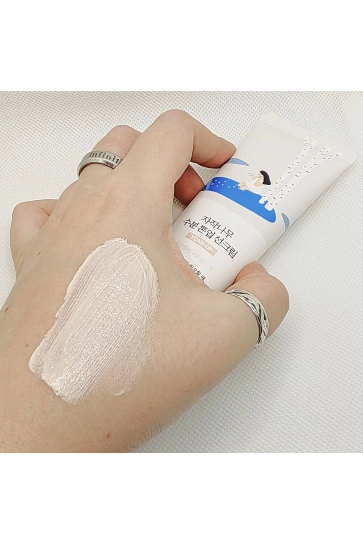 ROUND LAB - Birch Juice Moisturizing Ton Eşitleyici Güneş Kremi 50 ml
